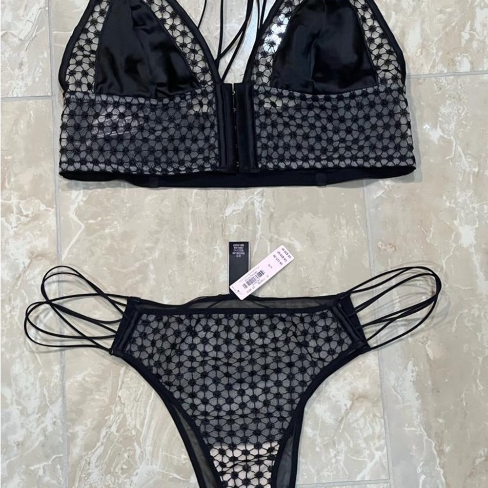 Victoria’s Secret Satin Lace Bralette Front Closure+Tanga Party Set Black/Cream. - Picture 3 of 10